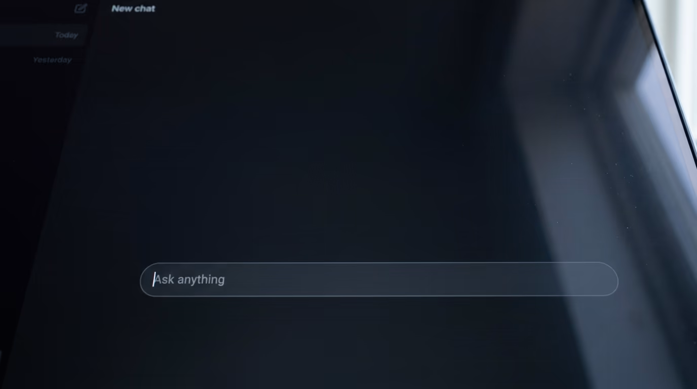 An empty new chat session with a blank message box and a blinking cursor